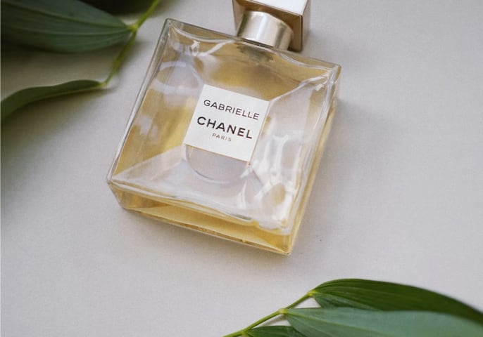 A floral, solar and voluptuous interpretation composed by Olivier Polge, 
        Perfumer-Creator for the House of CHANEL.